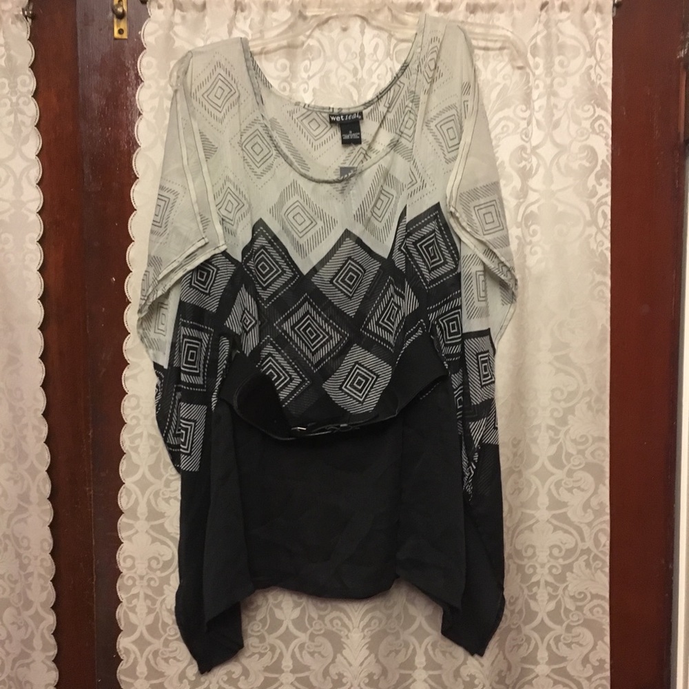 Blouse with belt included NWT
